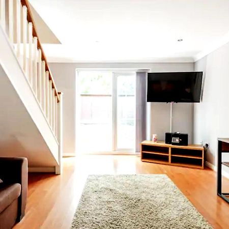 Eagle Drive Apartment เฮนดอน ภายนอก รูปภาพ